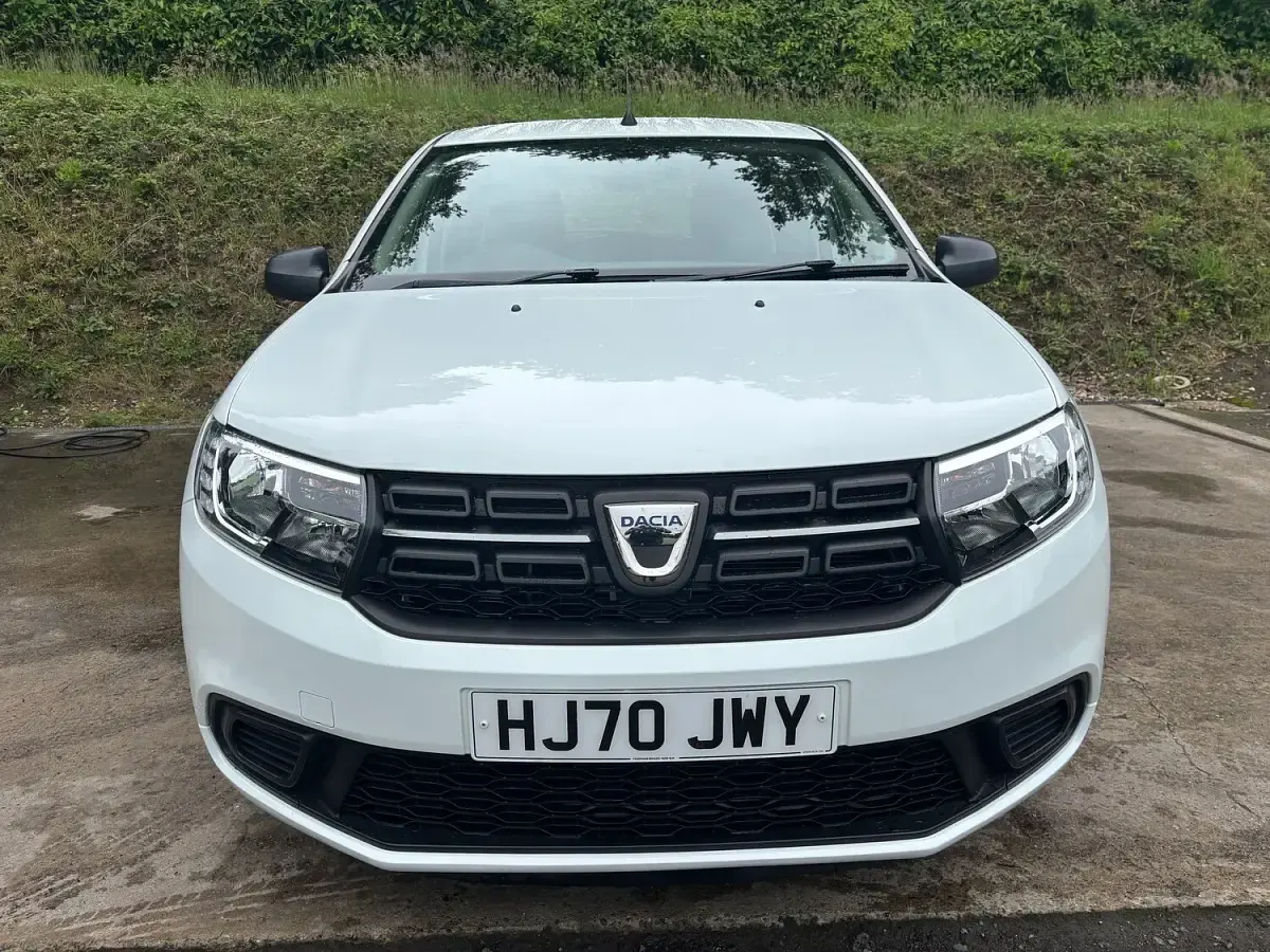 Used Dacia Sandero Essentiel 75 HP (55 kW) 2020 White Hatchback