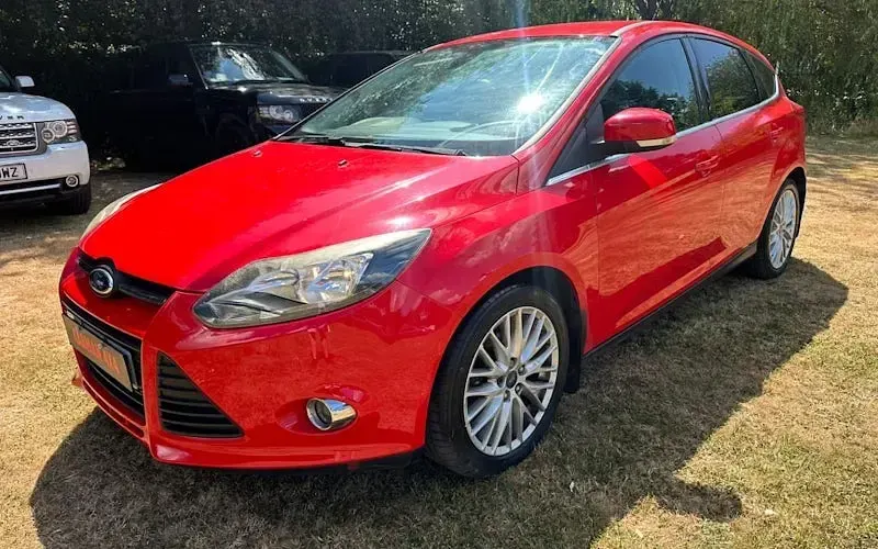 Used Ford Focus Zetec 101 HP (74 kW) 2013 Red Hatchback