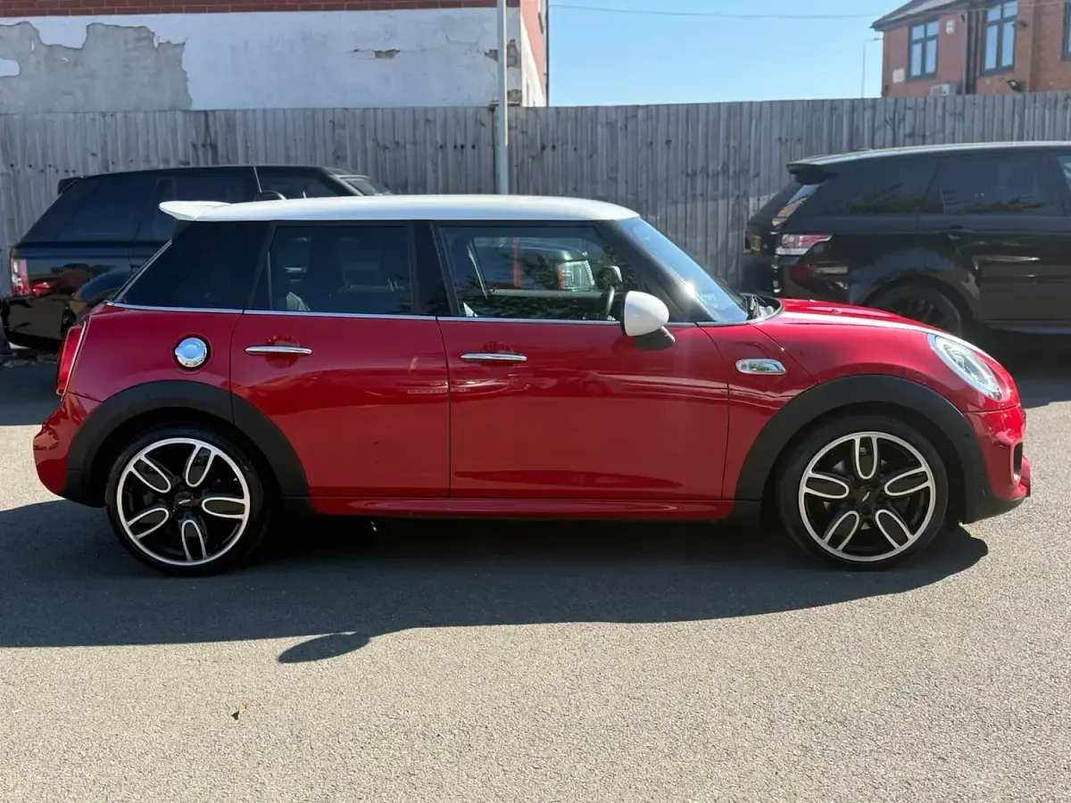 Used Mini Cooper S Hatch 192 HP (141 kW) 2015 Red Hatchback
