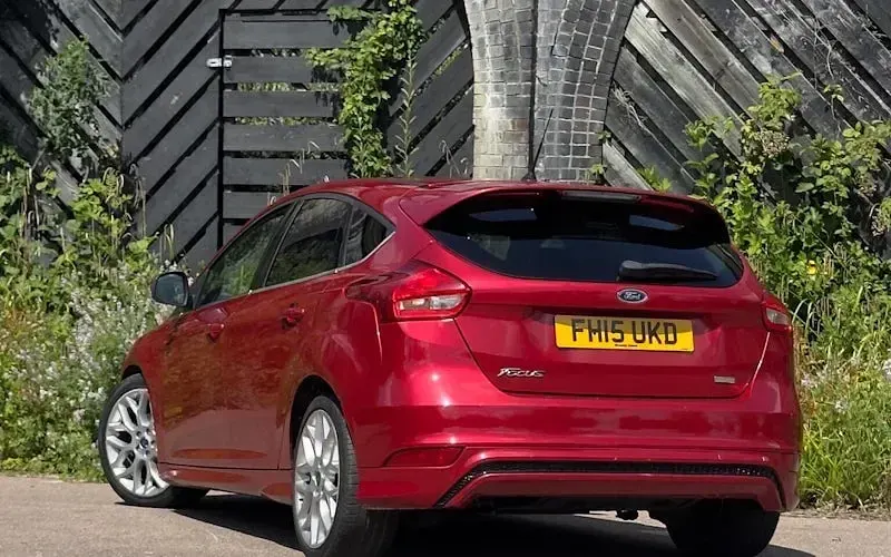 Used Ford Focus Zetec 125 HP (91 kW) 2015 Red Hatchback