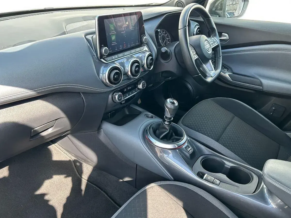 Gebraucht Nissan Juke N-Connecta 114 PS (83 kW) 2020 Grau SUV