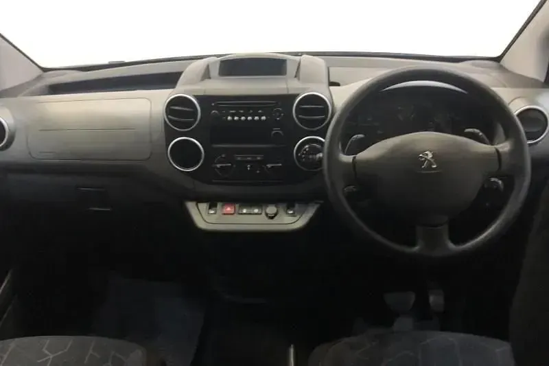 Used Peugeot TePee Access 2017 Silver MPV
