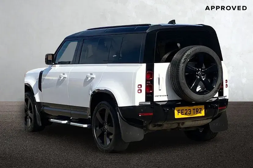 Used Land Rover Defender SE Dynamic 250 HP (183 kW) 2023 White SUV