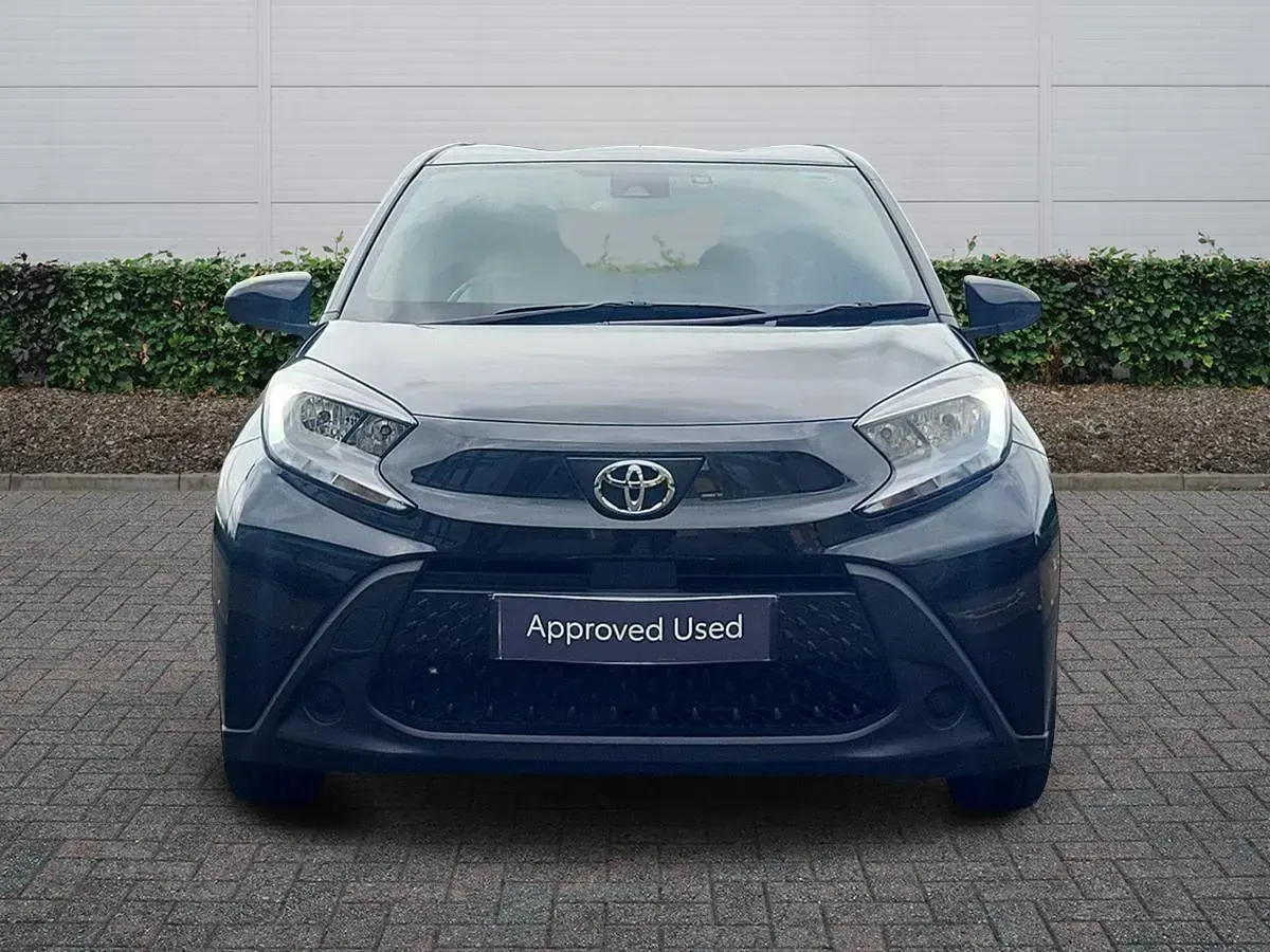 Used Toyota Aygo X PURE 72 HP (52 kW) 2024 Black SUV