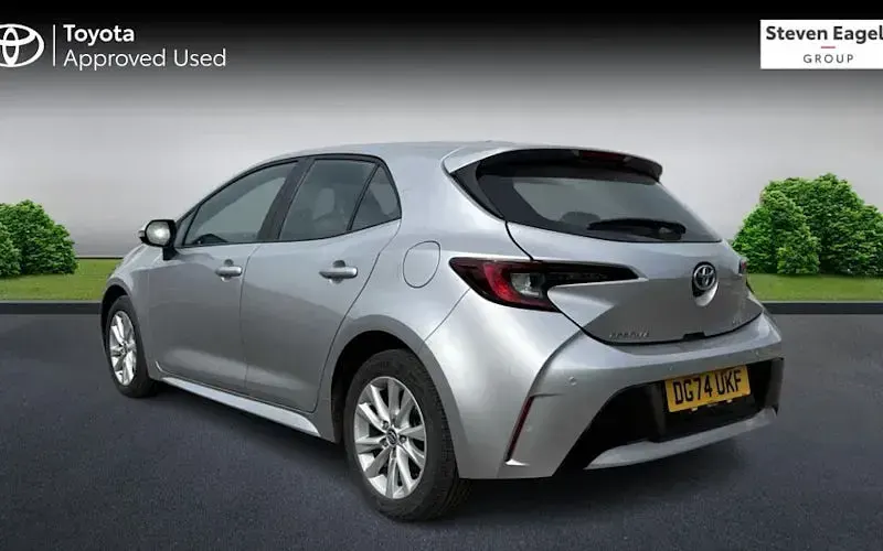 Used Toyota Corolla 140 HP (102 kW) 2026 Hatchback