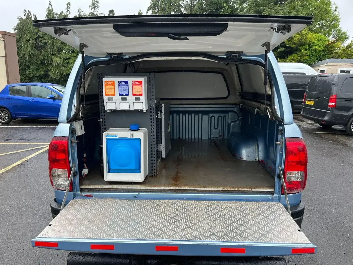 Used Toyota HiLux Active 150 HP (110 kW) 2018 Blue Pickup