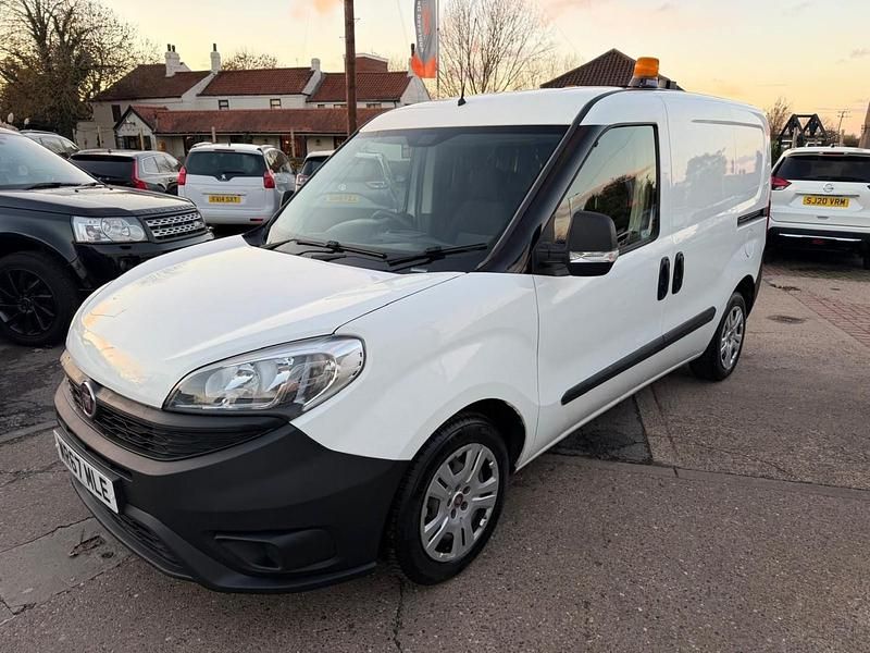 White Used 2017 Fiat Doblò MPV | £4,695 (Fair price) - Image 1/4