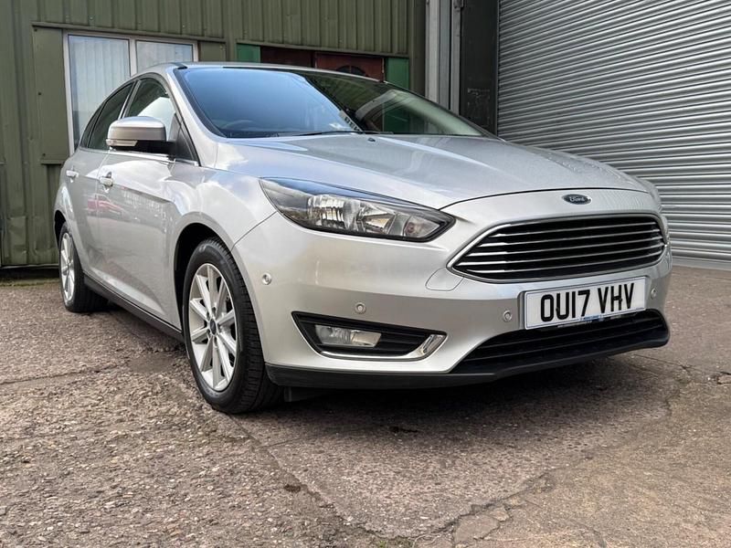 Used Ford Focus Titanium 100 HP (73 kW) 2017 Silver Hatchback