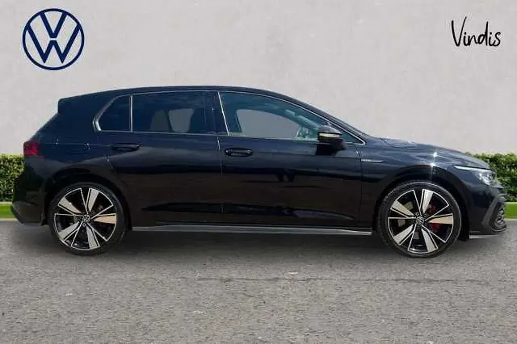 Begagnad VW Golf VIII GTD 200 HK (147 kW) 2022 Svart Halvkombi