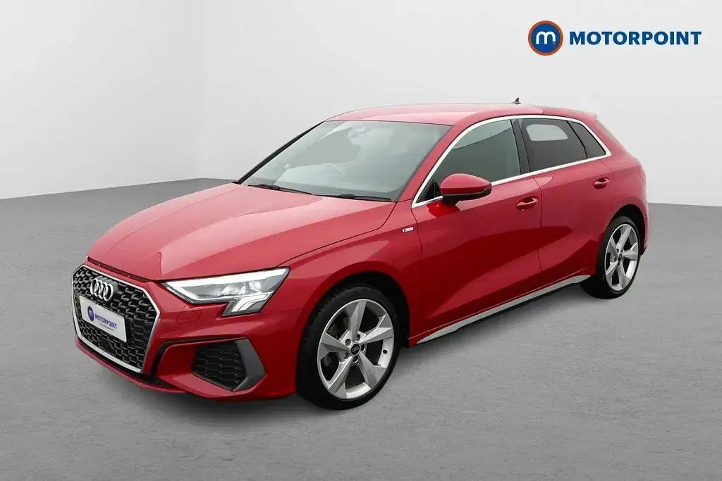 Begagnad Audi A3 Comfort 2022 Röd Sedan
