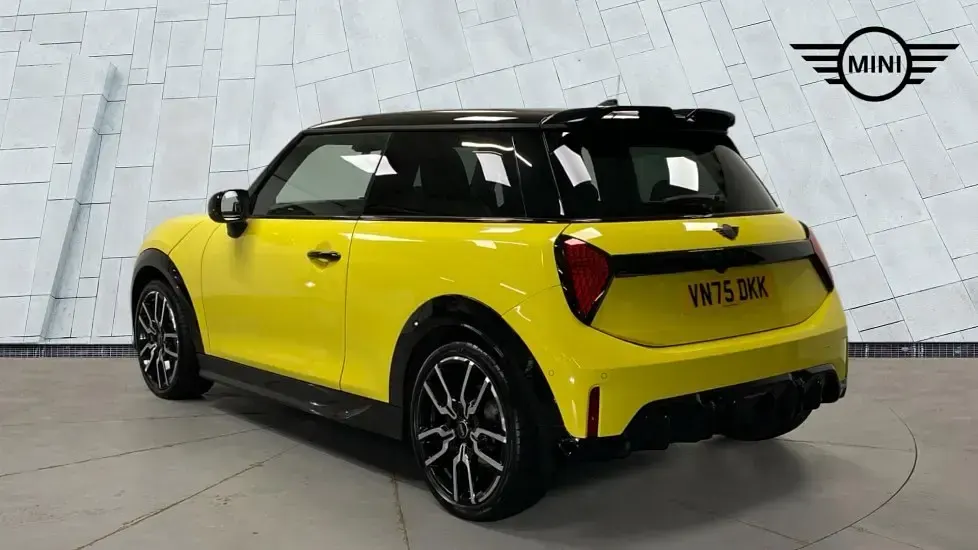Usado Mini Cooper Hatch 113 kW (154 HP) 2025 Amarelo Citadino