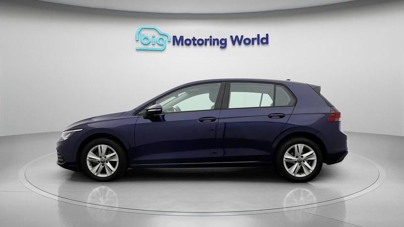 Used VW Golf VIII Life 148 HP (108 kW) 2022 Blue Hatchback