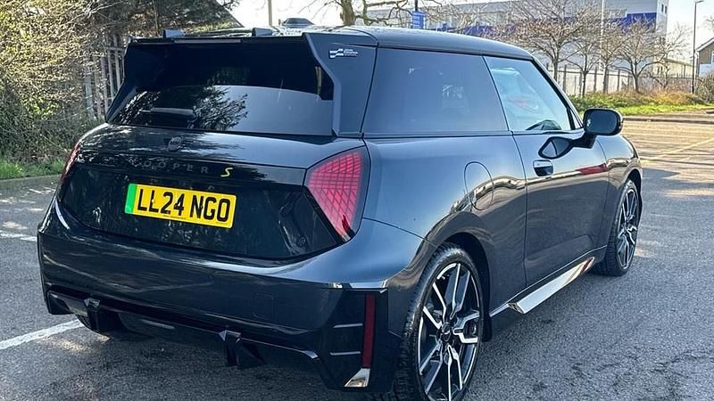 Used Mini Cooper SE Hatch 11 kW (15 HP) 2024 Hatchback