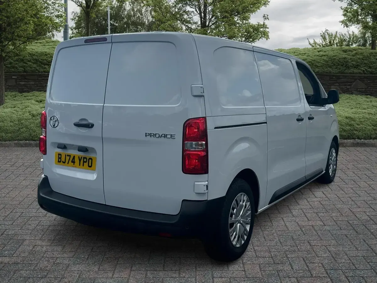 Used Toyota Proace 120 HP (88 kW) 2024 White MPV