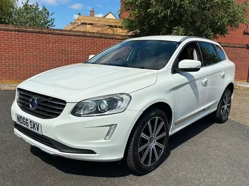 Used Volvo XC60 SE Lux 190 HP (139 kW) 2016 White SUV