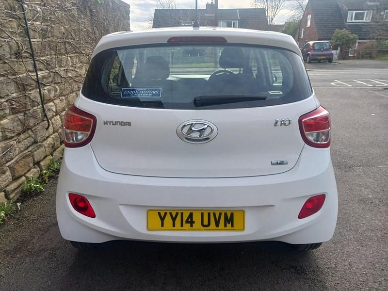 Used Hyundai i10 Premium 87 HP (63 kW) 2014 White Hatchback
