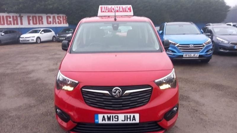 Used Vauxhall Combo Design Edition 130 HP (95 kW) 2019 Red MPV