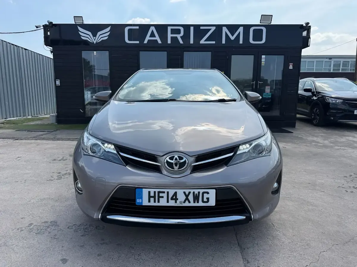 Used Toyota Auris 132 HP (97 kW) 2014 Bronze Hatchback