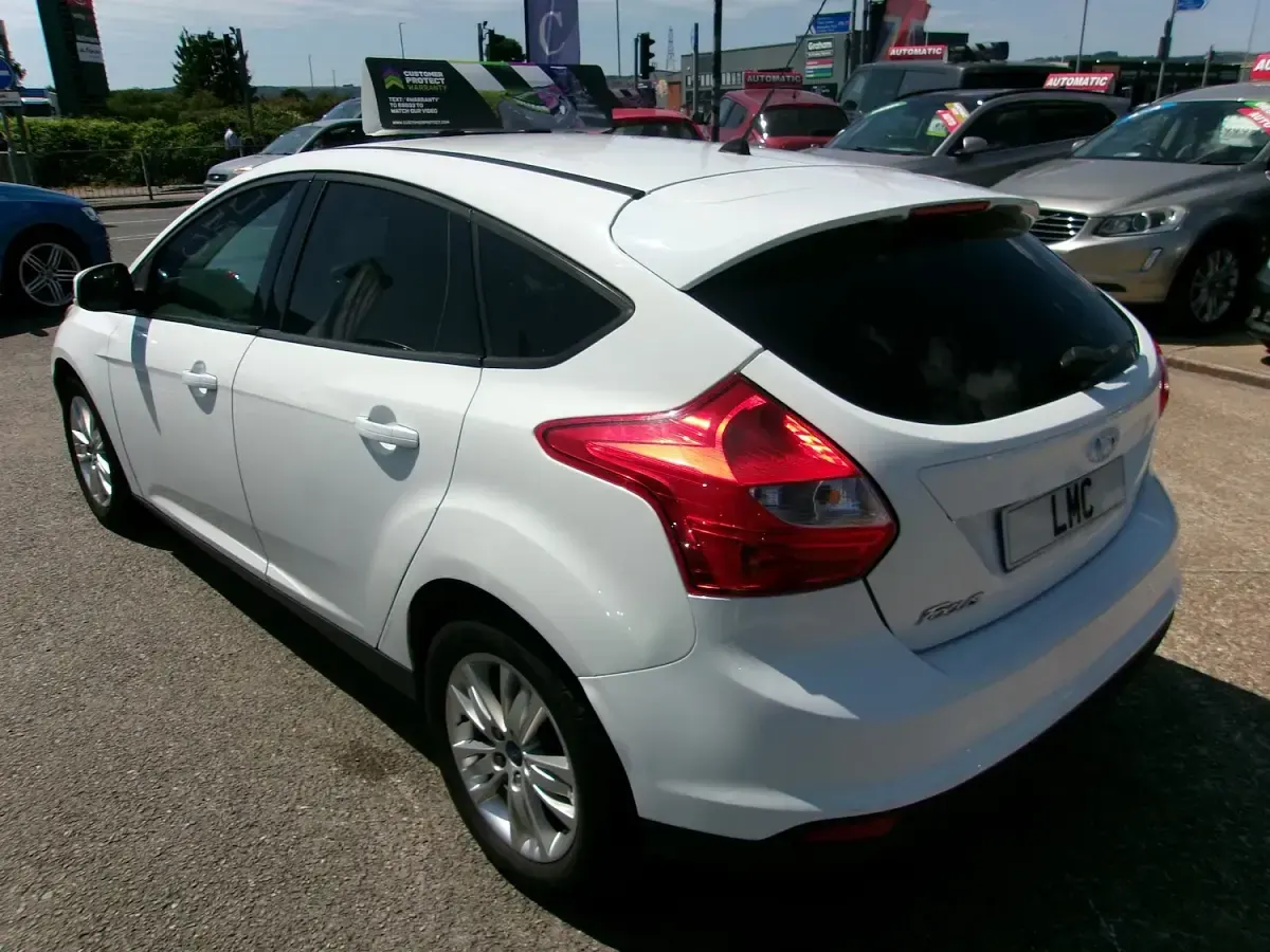 Used Ford Focus 125 HP (91 kW) 2011 White Hatchback