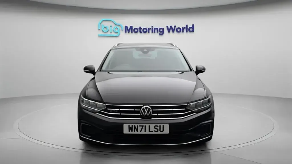 Used VW Passat GTE 218 HP (160 kW) 2021 Grey Estate
