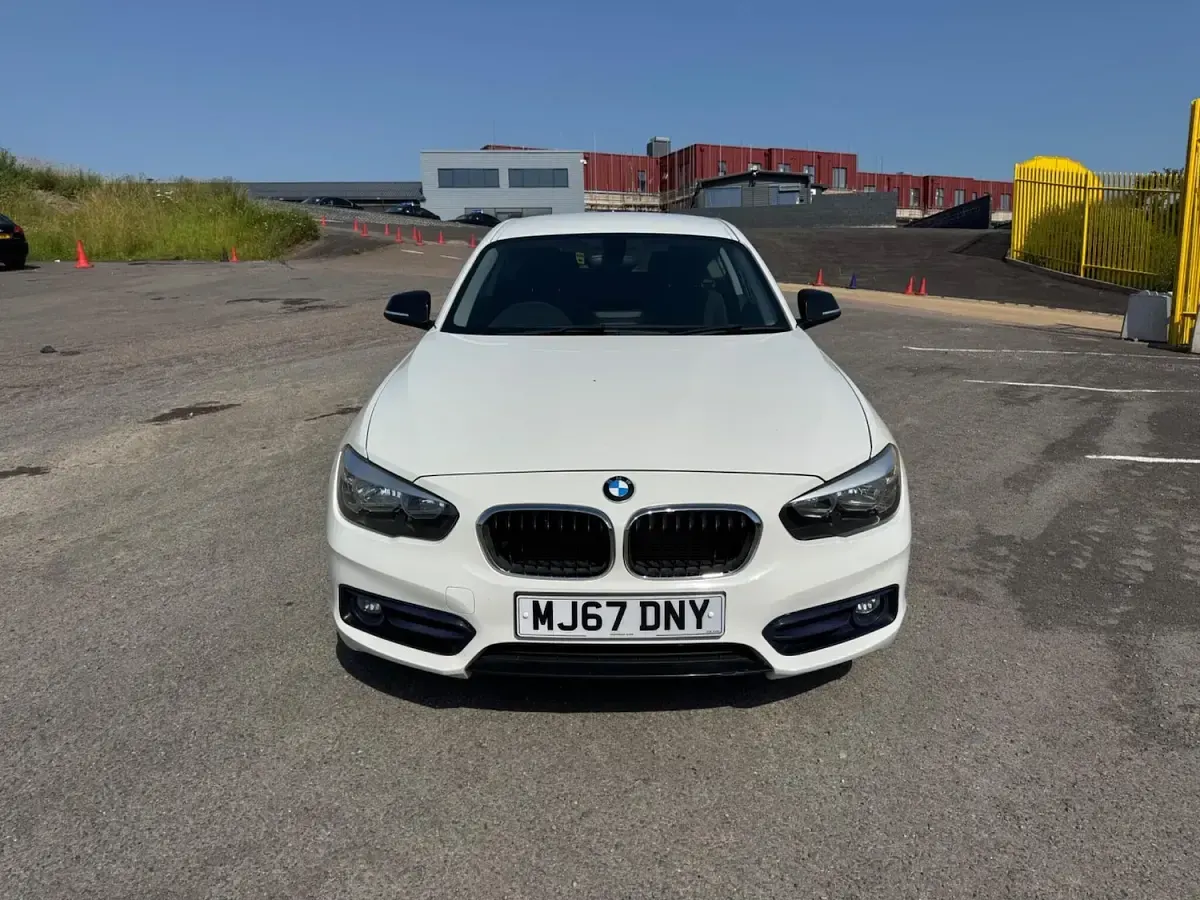 Used BMW 118 Sport Line 136 HP (100 kW) 2017 White Hatchback