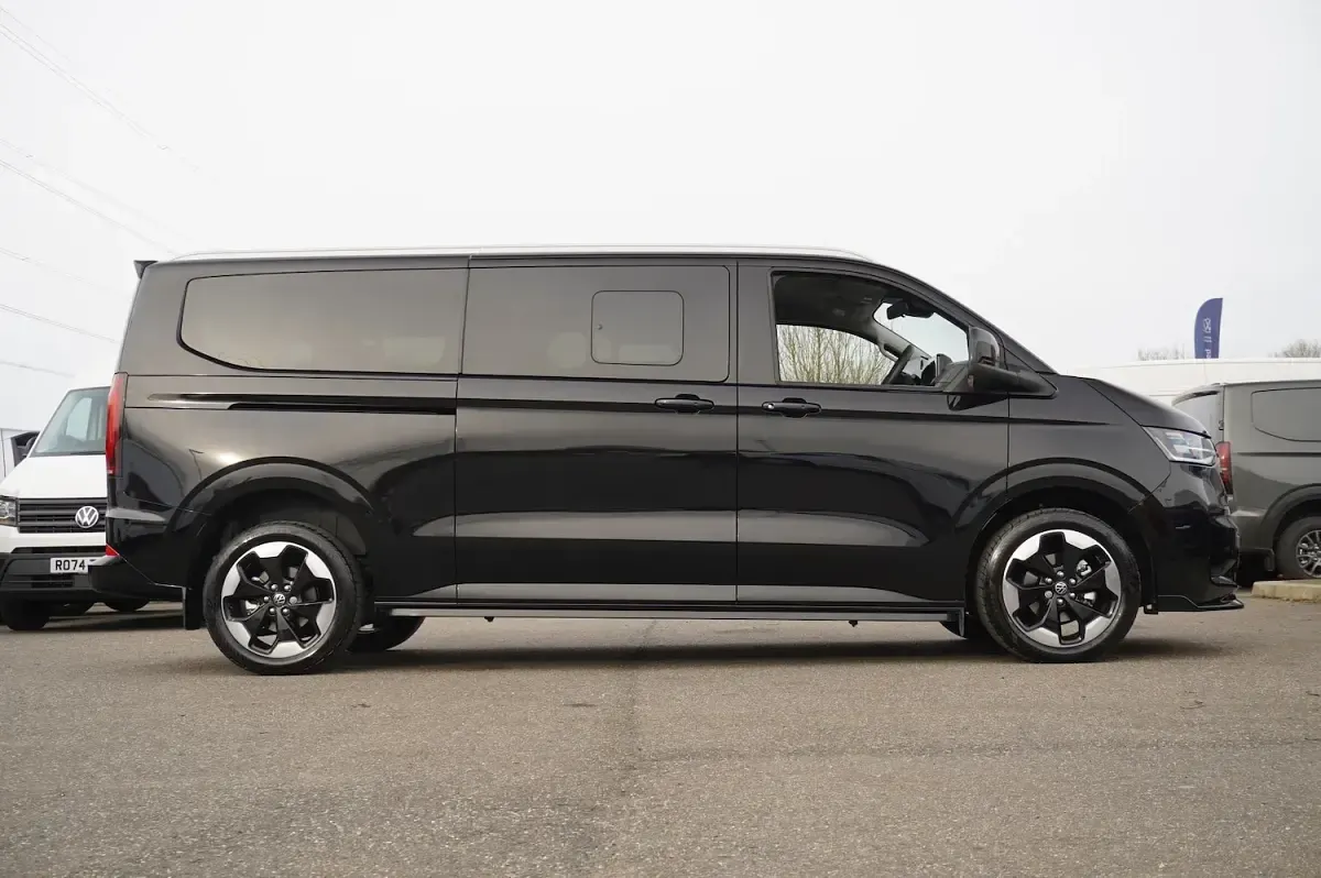 Used VW T7 Style 170 HP (125 kW) 2026 Black Van
