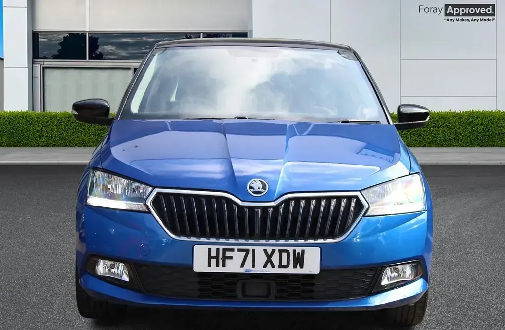 Begagnad Skoda Fabia Colour Edition 2021 Blå Halvkombi