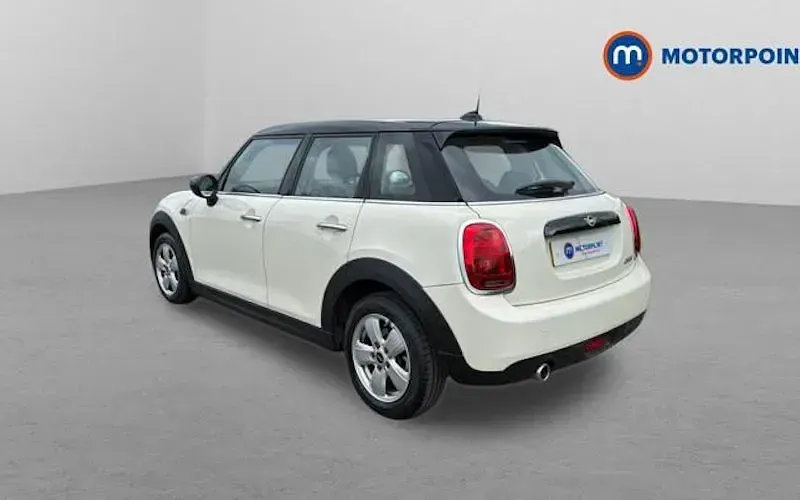 Usado Mini Cooper Classic 136 CV (100 kW) 2020 Blanco Utilitario
