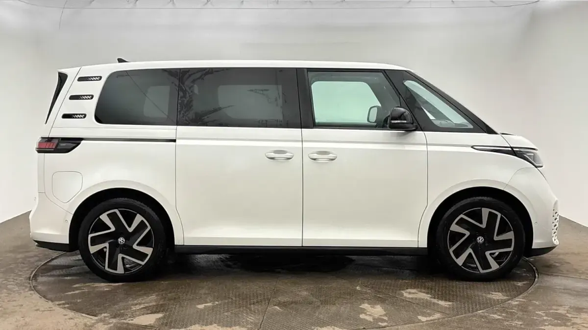Używany VW ID. Buzz Pro 210 kW (286 KM) 2024 Biały Minivan