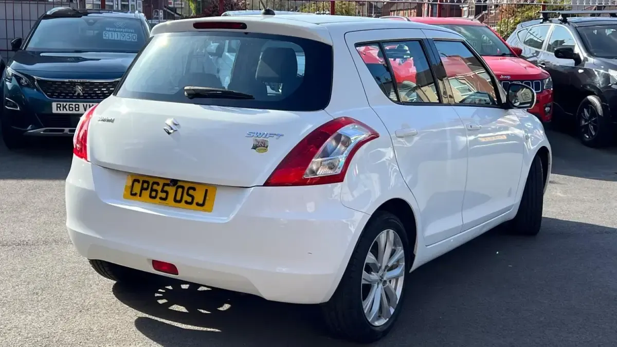 Usado Suzuki Swift SZ3 2016 Branco Citadino