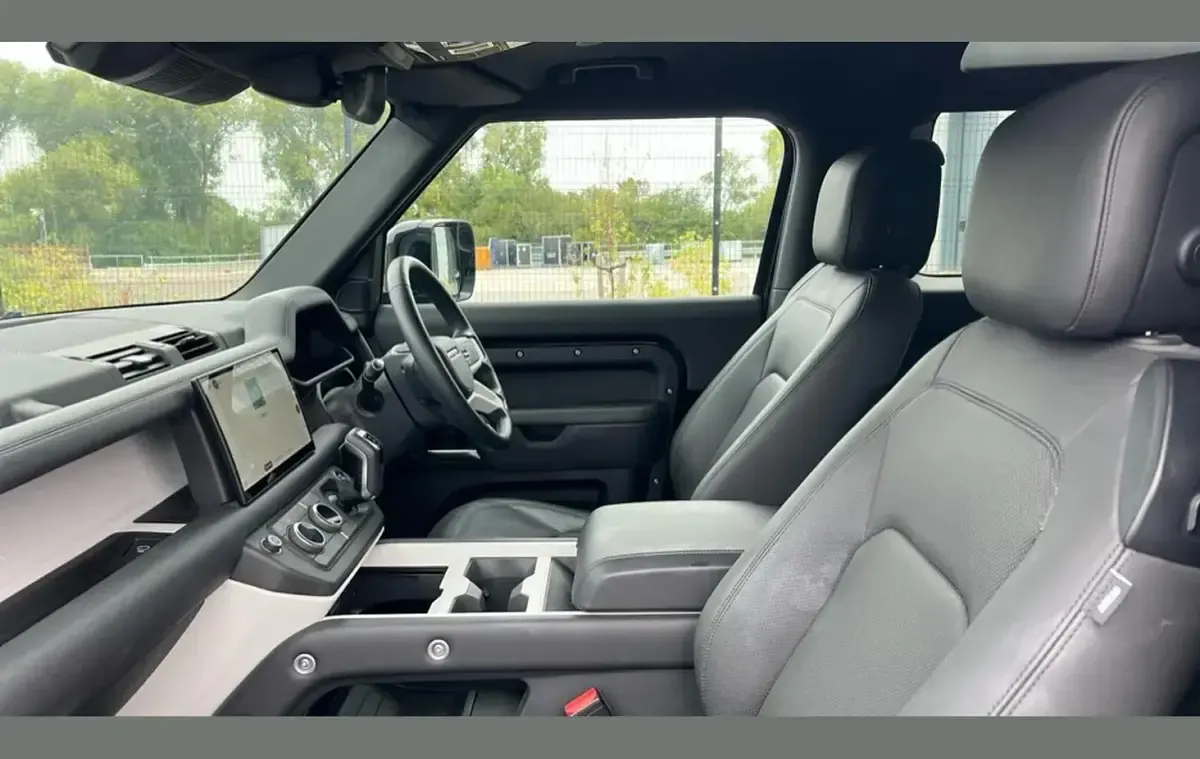Used Land Rover Defender HSE Dynamic 350 HP (257 kW) 2025 Black SUV