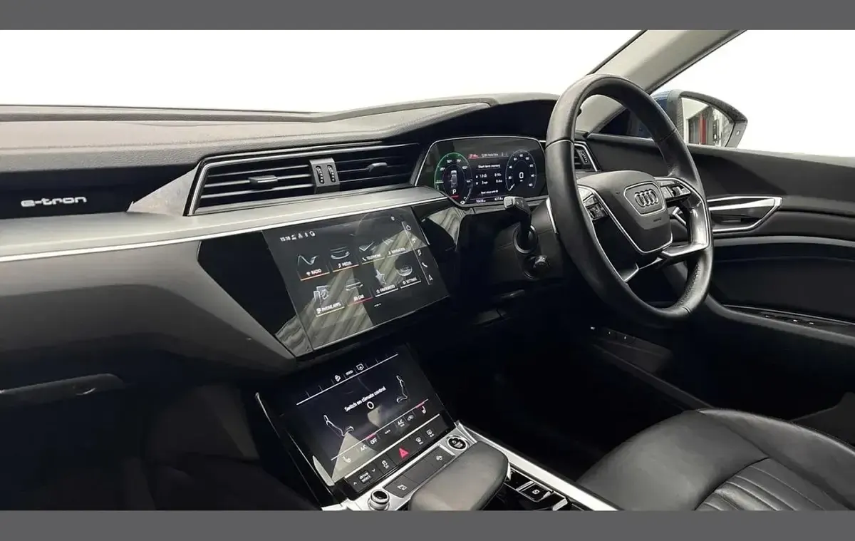 Usado Audi e-tron Advanced 230 kW (313 HP) 2020 Azul SUV