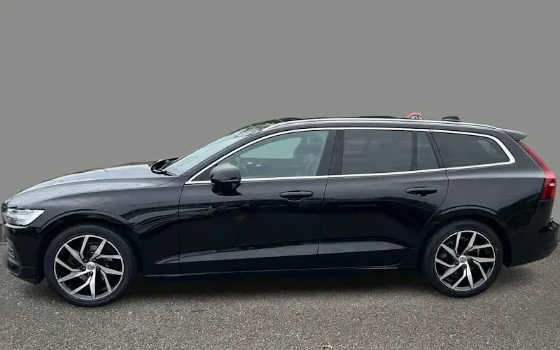 Begagnad Volvo V60 Momentum 190 HK (139 kW) 2019 Svart Kombi