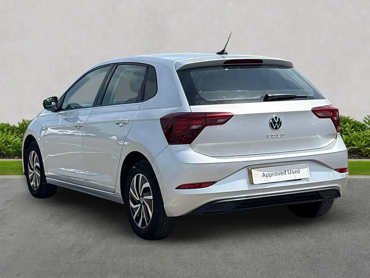 Used VW Polo Life 80 HP (58 kW) 2023 Silver Hatchback