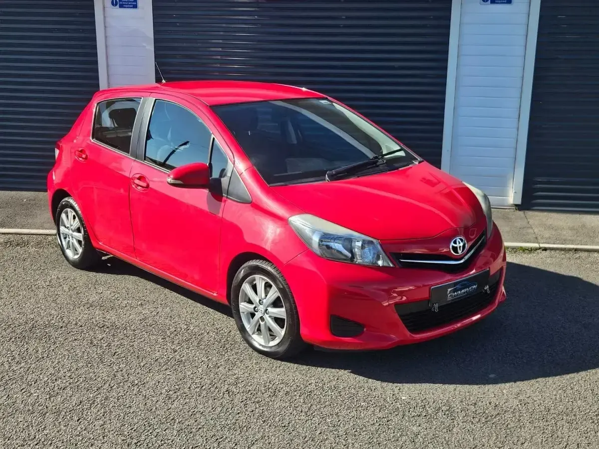 Used Toyota Yaris 2013 Red Hatchback