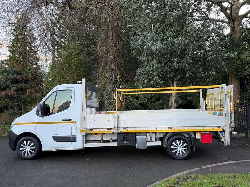 Used Vauxhall Movano 130 HP (95 kW) 2018 White MPV