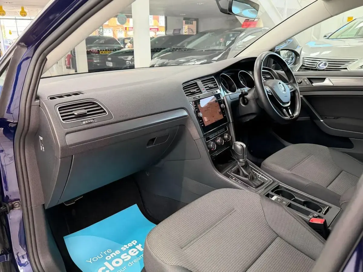 Used VW Golf VII SE 115 HP (84 kW) 2017 Blue Hatchback