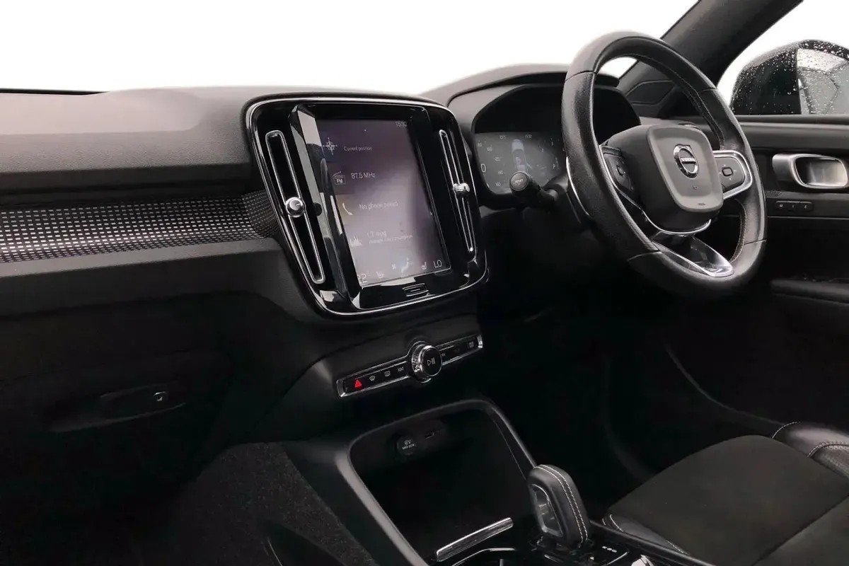 Used Volvo XC40 R-Design Pro 150 HP (110 kW) 2019 Black SUV