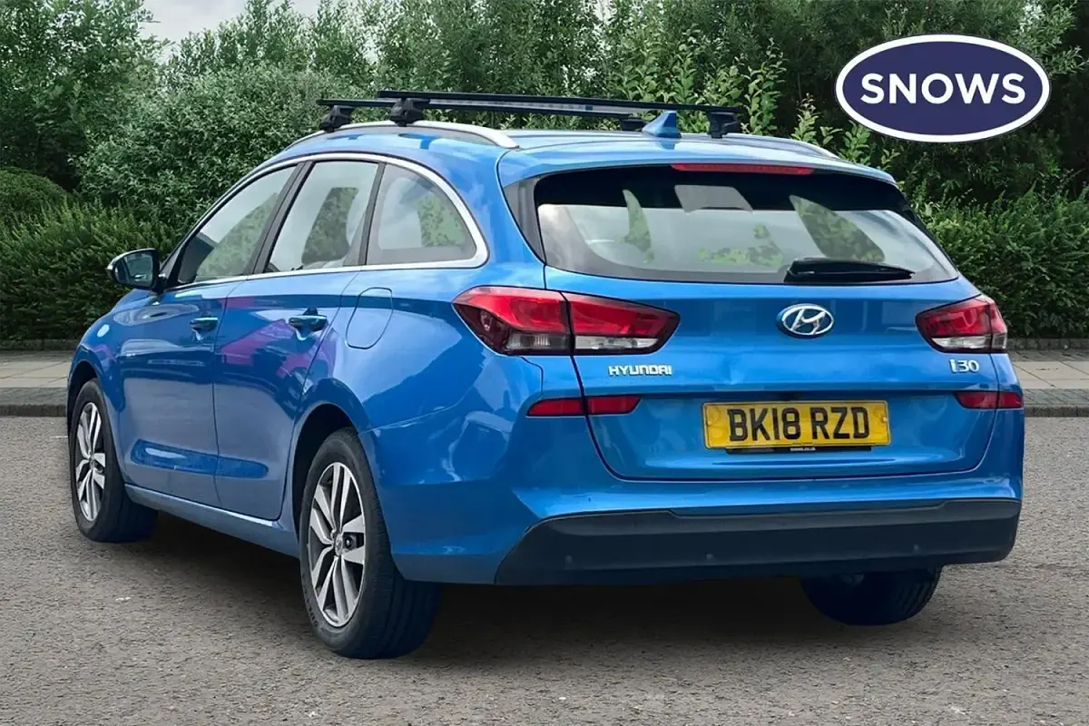Used Hyundai i30 SE 110 HP (80 kW) 2017 Blue Estate