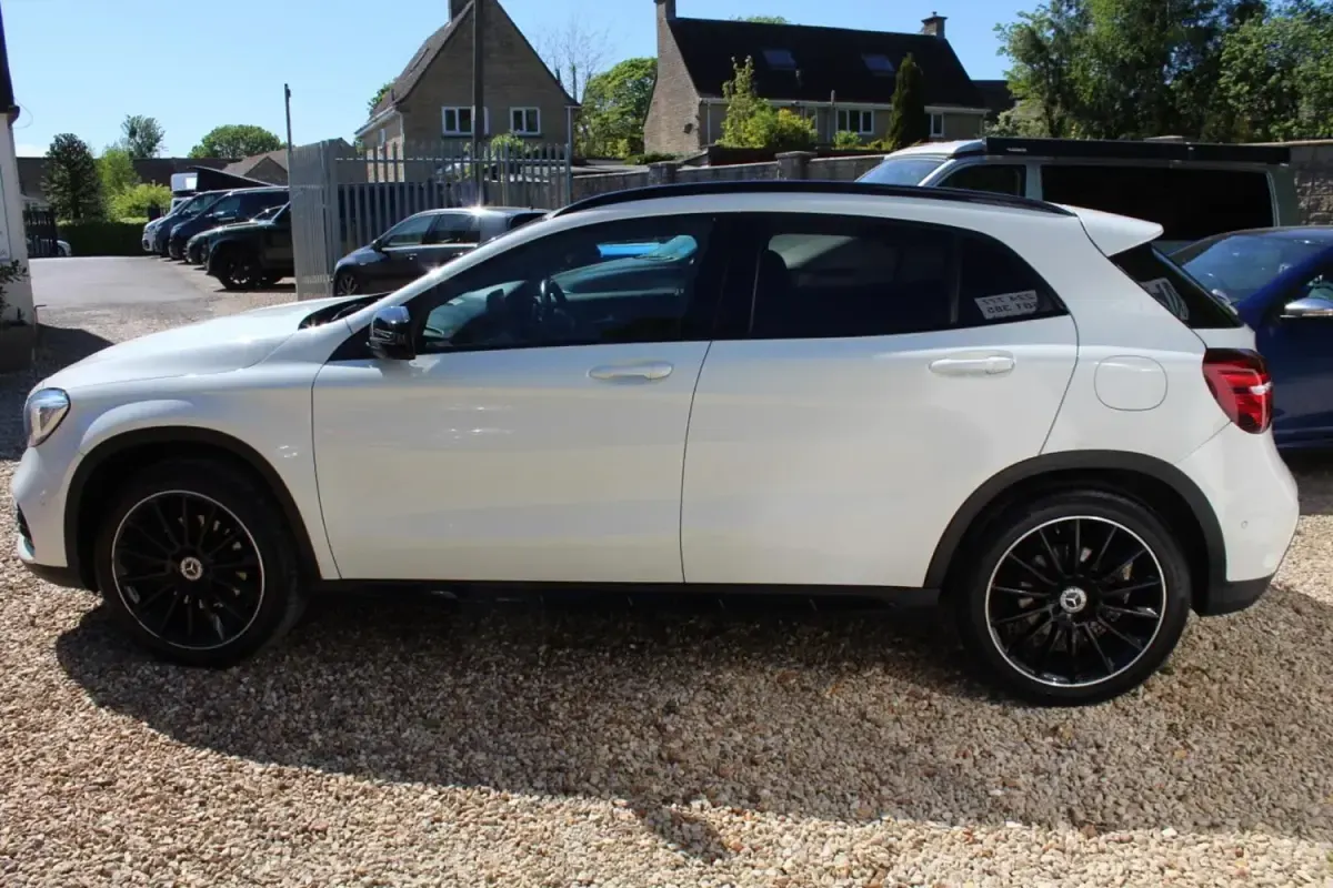 Usado Mercedes GLA220 AMG Line Premium 2017 Branco SUV