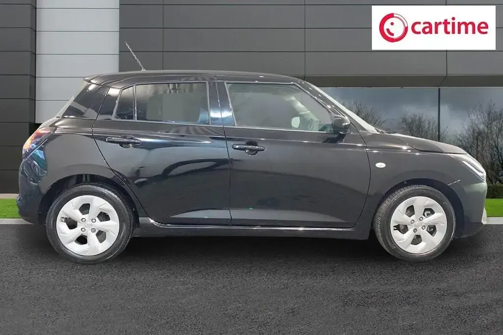 Usado Suzuki Swift 82 CV (60 kW) 2025 Negro Utilitario