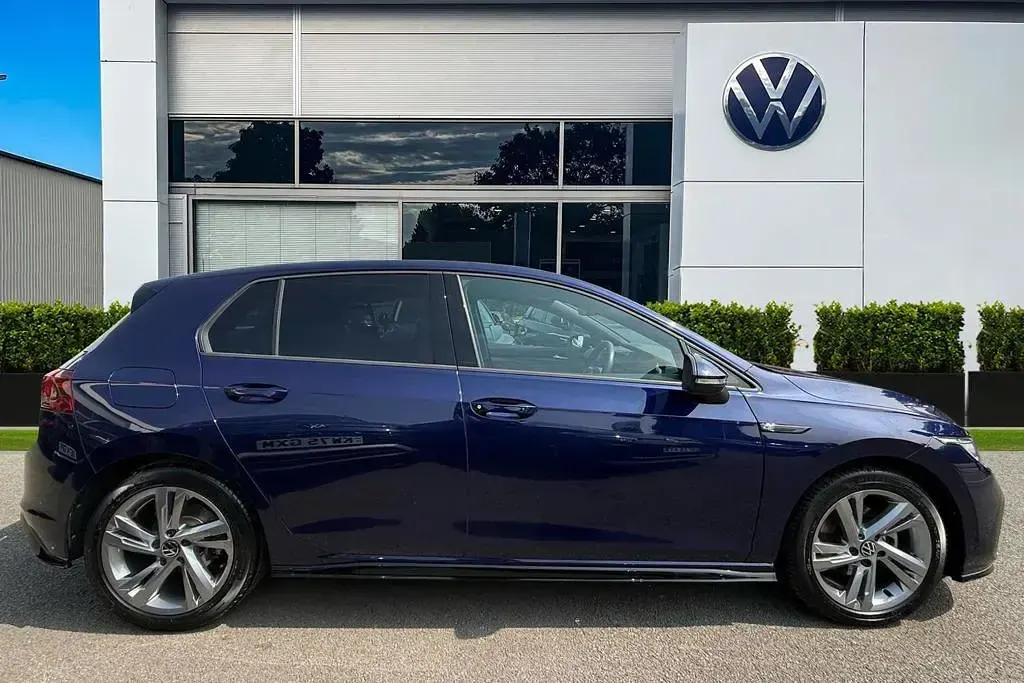 Used VW Golf VIII R-line 147 HP (108 kW) 2024 Blue Hatchback
