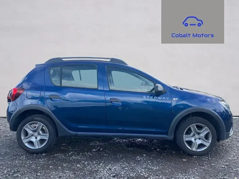 Used Dacia Sandero Lauréate 90 HP (66 kW) 2017 Blue Hatchback