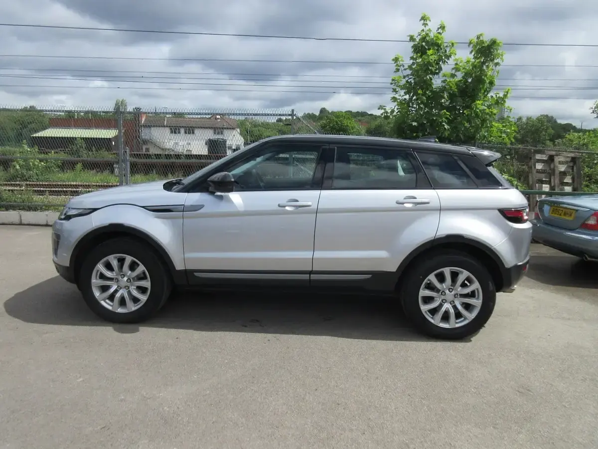 Used Land Rover Range Rover evoque SE 2017 Silver Estate