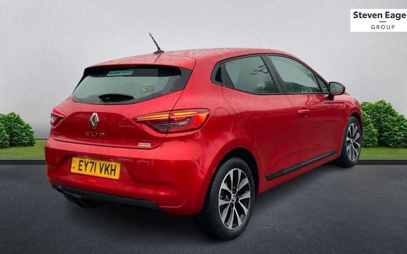 Used Renault Clio V Iconic 90 HP (66 kW) 2022 Hatchback