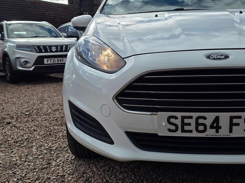 Used Ford Fiesta Style 60 HP (44 kW) 2015 White Hatchback