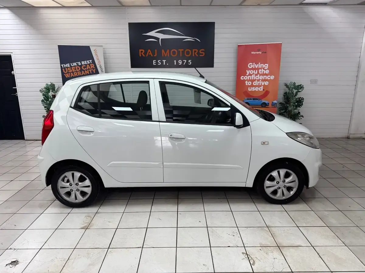 Used Hyundai i10 Active 83 HP (61 kW) 2013 White Hatchback