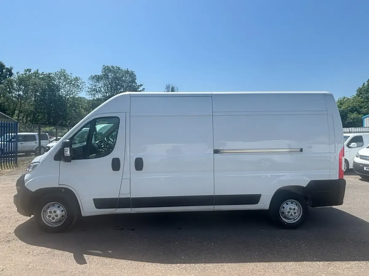 Used Citroën Relay 140 HP (102 kW) 2023 White Van