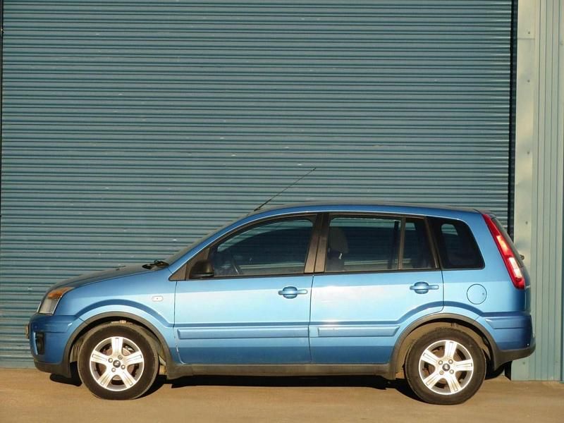 Used Ford Fusion Zetec 99 HP (72 kW) 2009 Blue Hatchback