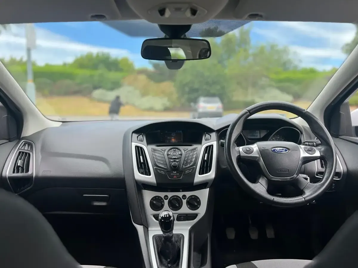 Used Ford Focus Zetec 2013 White Hatchback